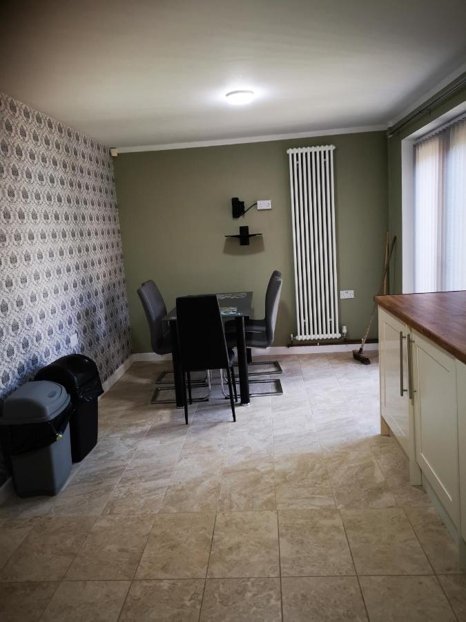 Brigstock Holidays House マンチェスター エクステリア 写真