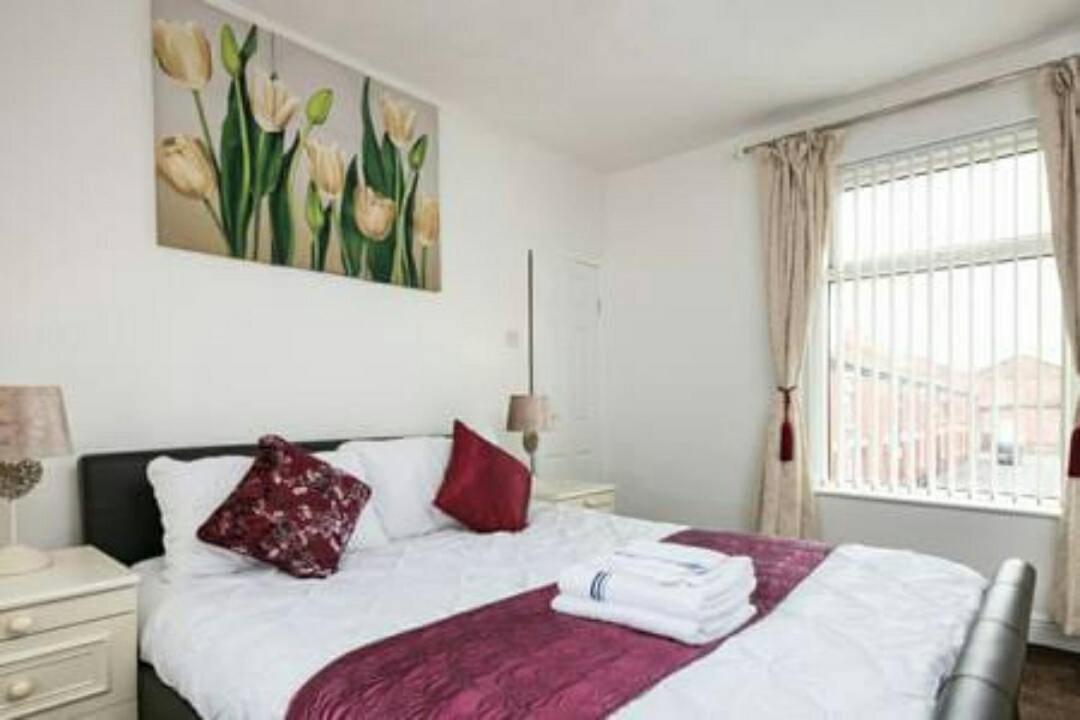 Brigstock Holidays House マンチェスター エクステリア 写真