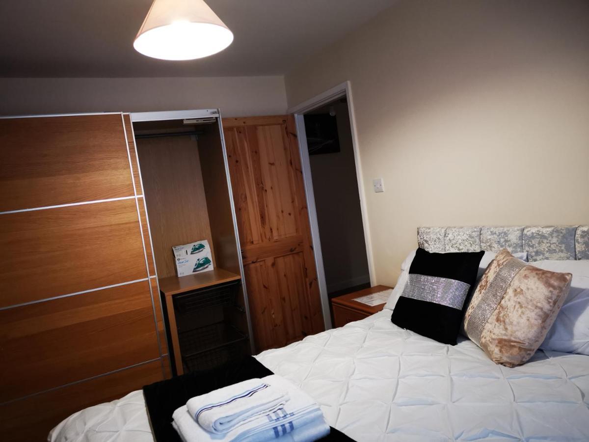 Brigstock Holidays House マンチェスター エクステリア 写真