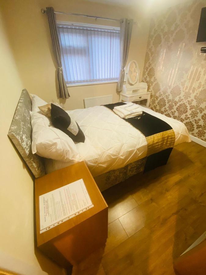 Brigstock Holidays House マンチェスター エクステリア 写真