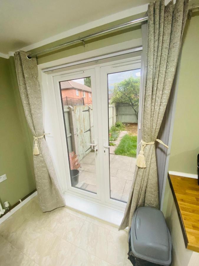 Brigstock Holidays House マンチェスター エクステリア 写真