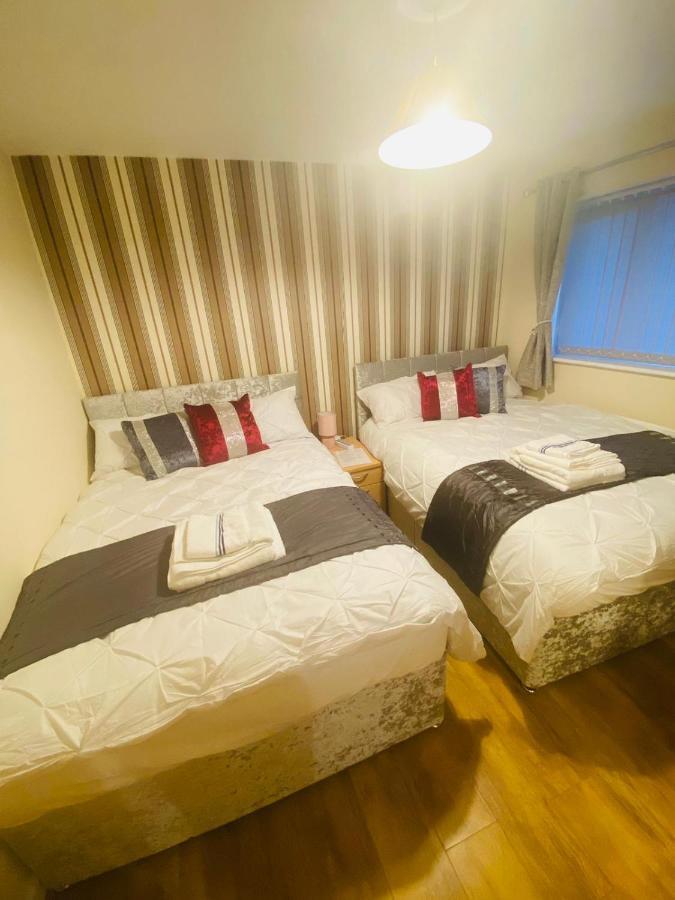 Brigstock Holidays House マンチェスター エクステリア 写真